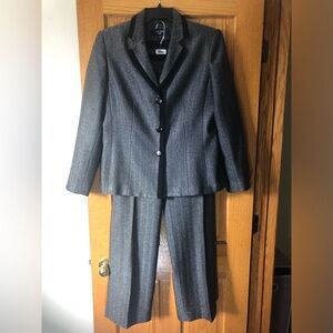 Jones Wear Women’s Black and Gray Herringbone Suit